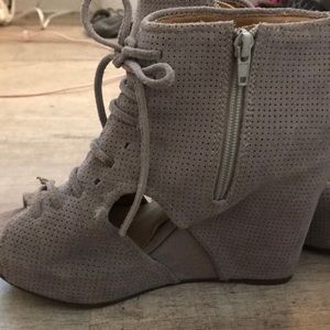 Perforated grey suede Wedge